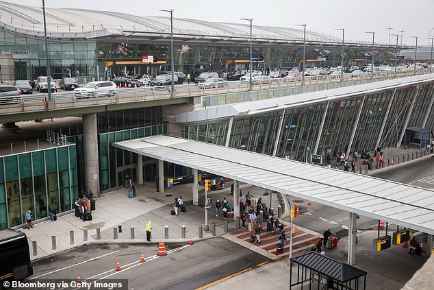 JFK suspendió todos los aviones debido a que los fuertes vientos y los cierres gubernamentales provocaron largos retrasos en los aeropuertos de EE. UU.<br  width=