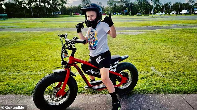 Un niño de ocho años murió trágicamente mientras iba en bicicleta eléctrica a casa desde la escuela