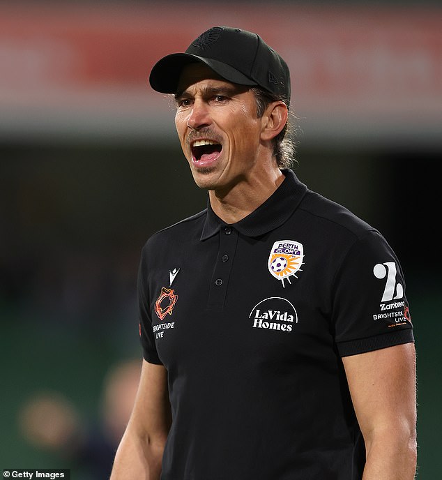 El entrenador interino ahora quiere ocupar el puesto más alto en el club de la A-League en apuros