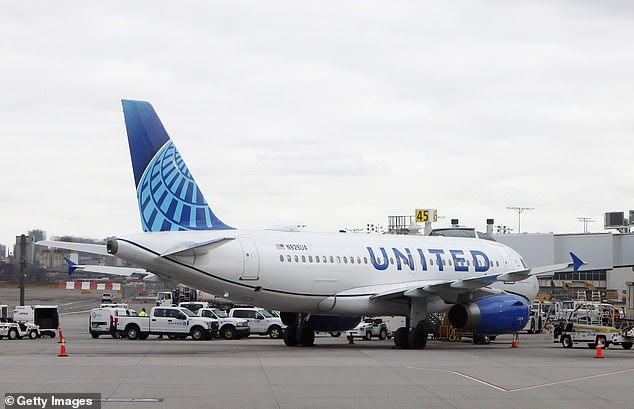 Caos en la pista del aeropuerto LaGuardia después de que dos aviones de United chocaran en medio de problemas climáticos y de tripulación