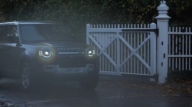 ¡Es hora de una nueva matrícula Andy! La matrícula personalizada de los Land Rover que utilizaban anteriormente los Duques y los Príncipes ya no está actualizada