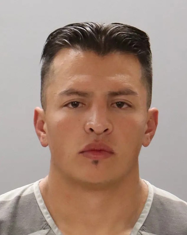 Nuevos detalles y foto policial publicados después de que el hermano del mariscal de campo universitario estrella fuera arrestado en mitad del juego por segunda vez