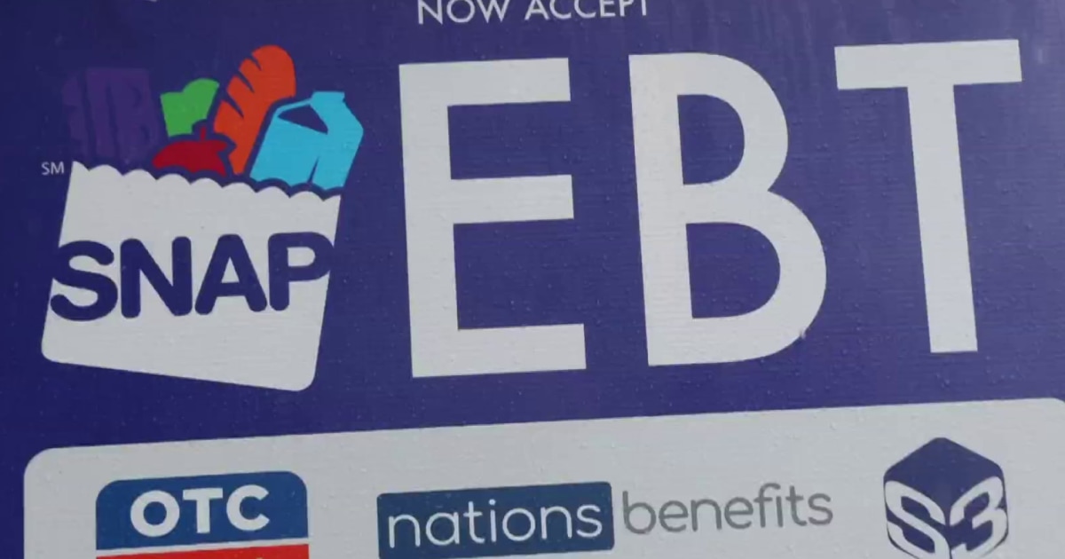 Juez federal dictamina que la administración Trump debe financiar los beneficios de SNAP<br  width=