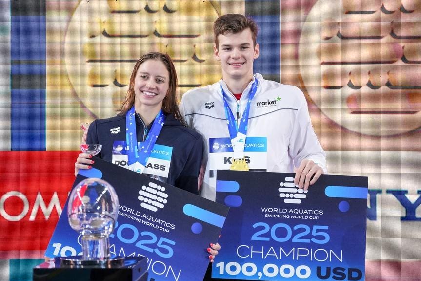 Kós y Douglass dominan el Mundial de Natación Acuática 2025