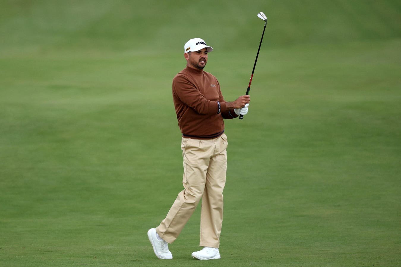 Jason Day jugando con los hierros Avoda “Curved Face” en Black Desert.