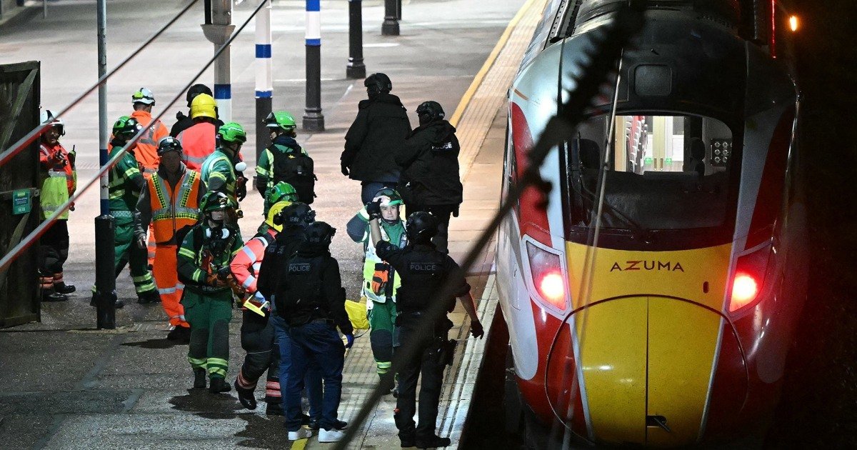 Ataque con arma blanca en tren en Inglaterra deja al menos 10 heridos