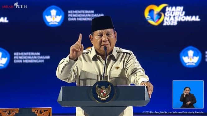 1764361663_6929692f3385d-presiden-ri-prabowo-subianto-menghadiri-puncak-peringatan-hari-guru-nasional_665_374.j.jpeg