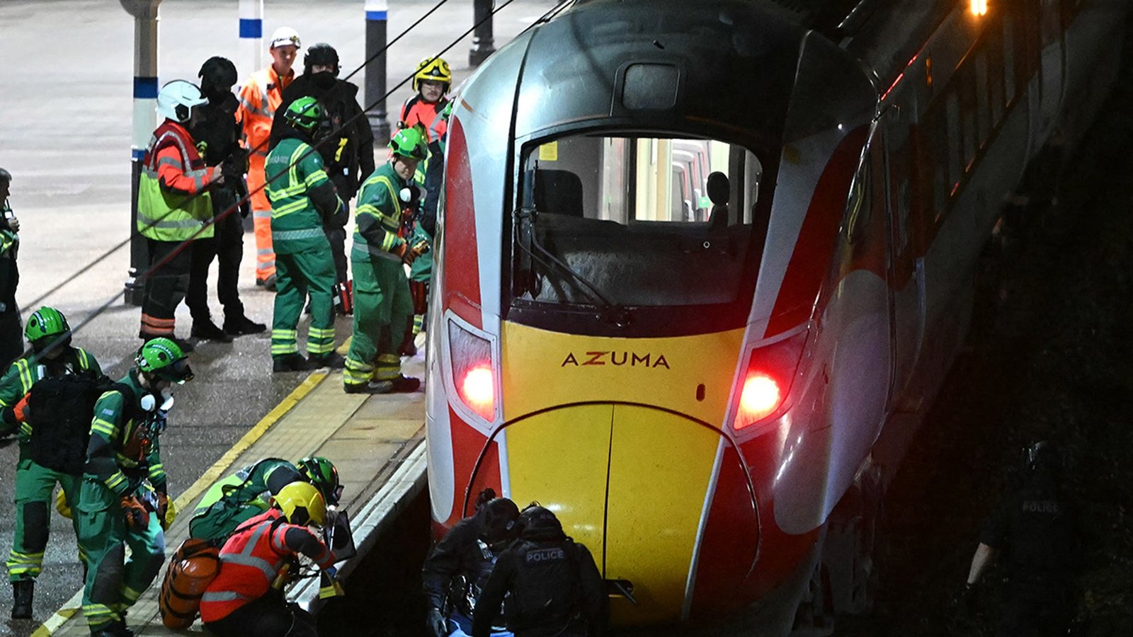Detienen a dos sospechosos en Inglaterra por apuñalar a un tren