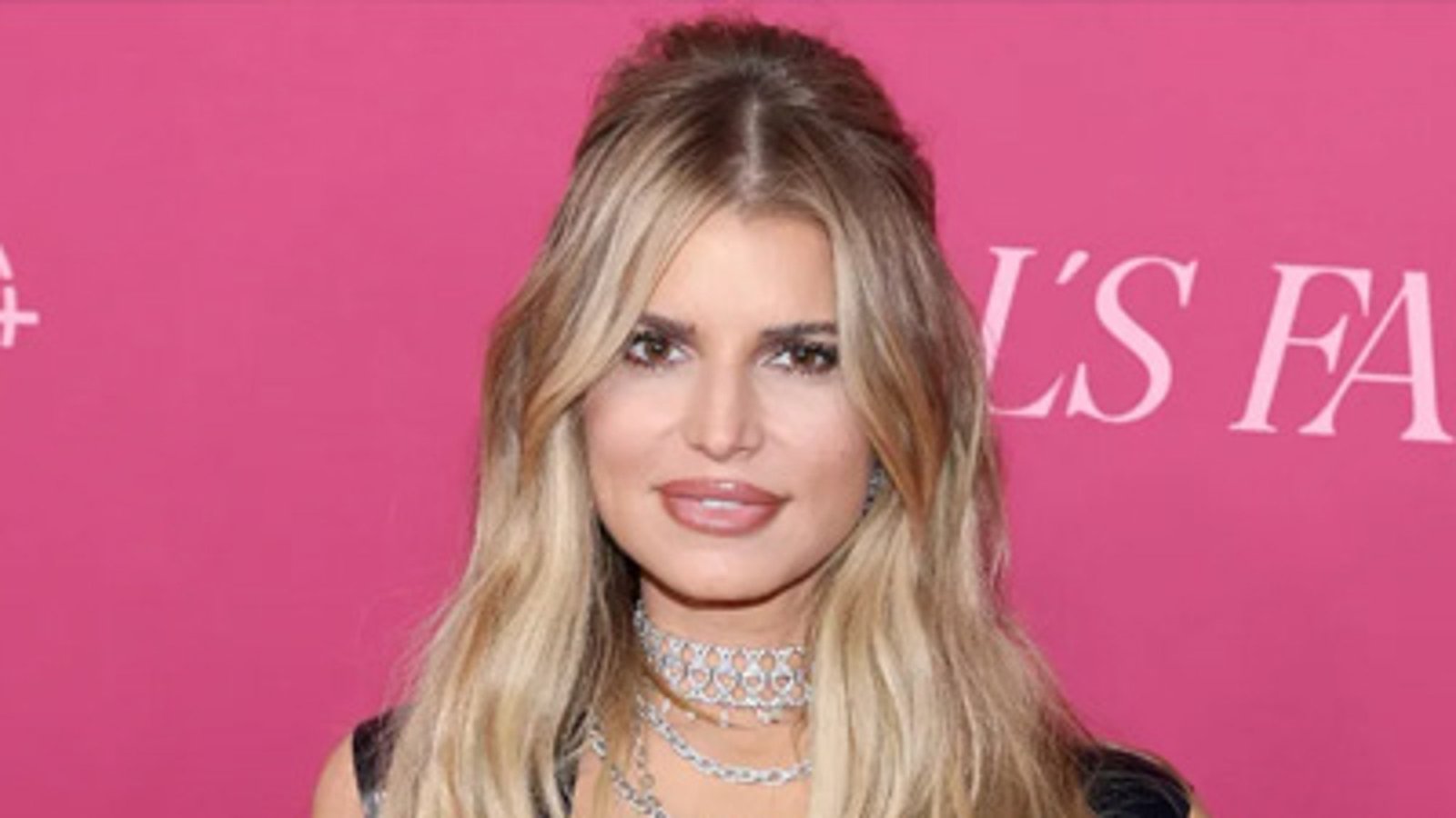 Jessica Simpson cumple 8 años sobria, el alcohol dice que “bloquea mis sueños”