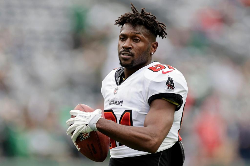 Antonio_Brown_Shooting_Football_01321.jpg