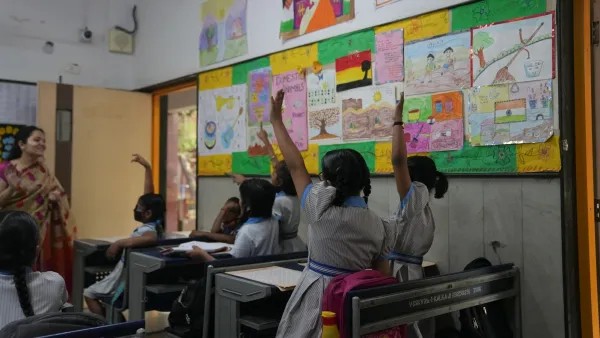 El gobierno de Delhi otorga reconocimiento a escuelas privadas en zonas no conformes y añade 20.000 plazas para estudiantes desfavorecidos | Noticias de educación