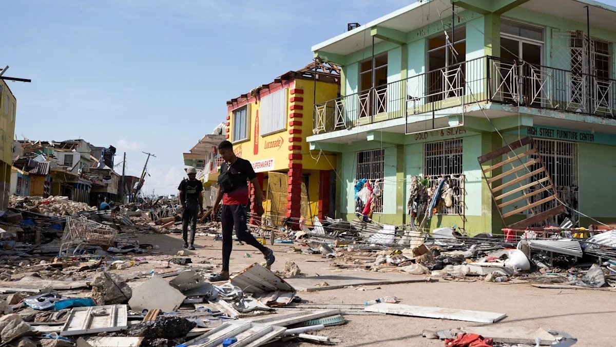 Los británicos abandonaron Jamaica cuando el Reino Unido envió ayuda para huracanes Melissa