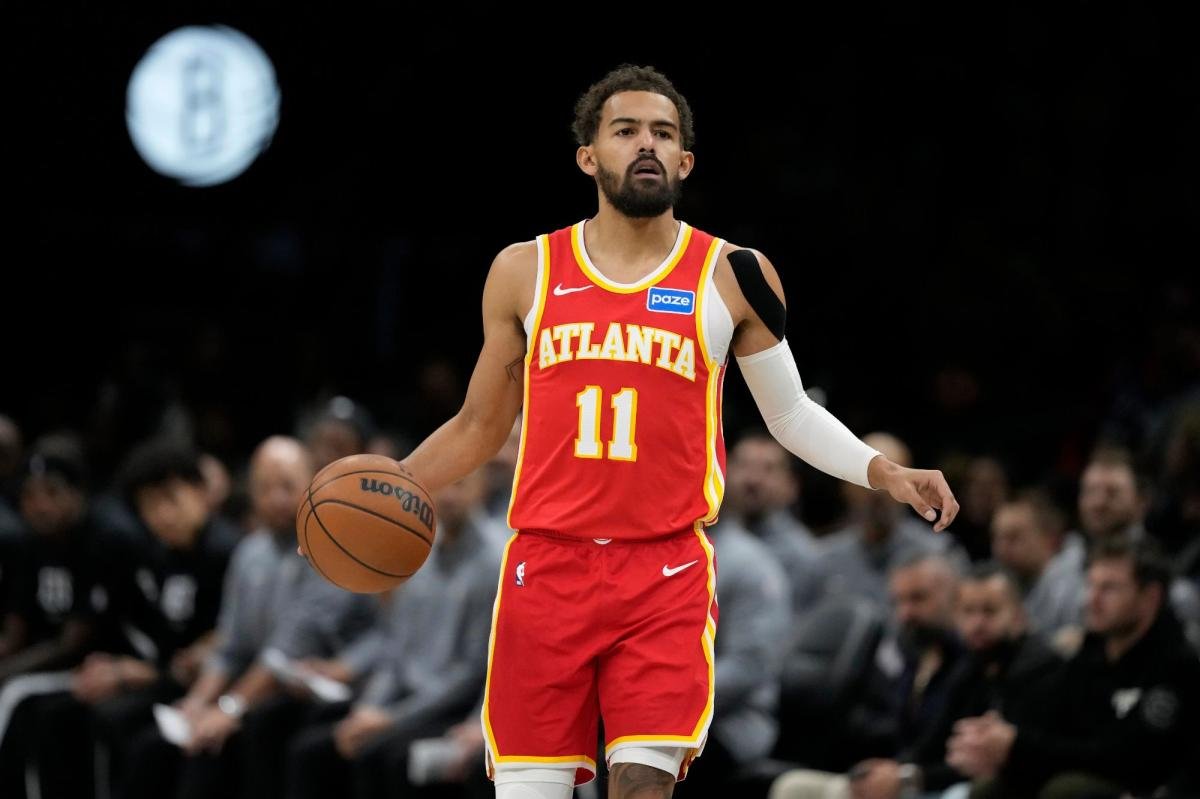 Trae Young sufre un esguince de ligamento colateral medial en la primera lesión de los Hawks