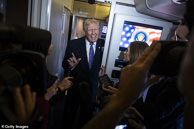 Trump le da a Maduro un ultimátum para huir de Venezuela inmediatamente: 11 buques de guerra estadounidenses y 15.000 soldados descienden al Caribe