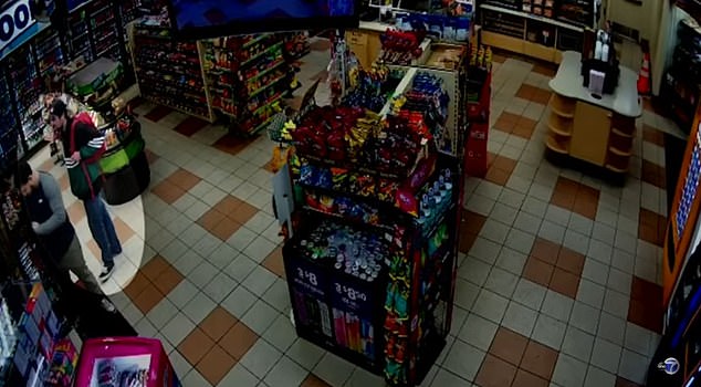 104802585-15392401-New_footage_has_shown_Nick_Reiner_calmy_buying_a_drink_at_a_gas_-m-6_176598912686.jpeg