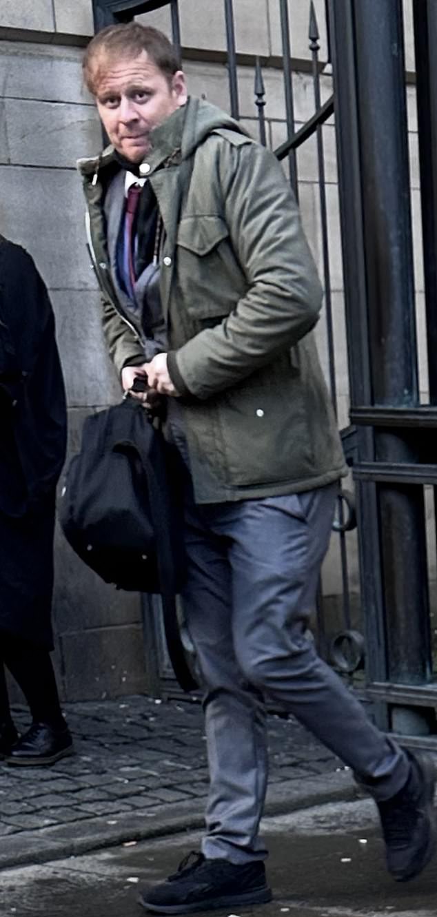 104924419-15403929-Gary_Towsey_43_arrived_at_the_plush_Bonham_Hotel_in_Edinburghdre-m-26_17663416901.jpeg