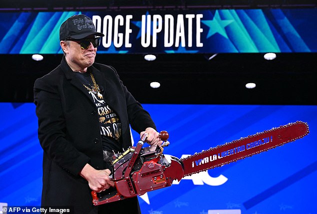 105020255-15411755-Elon_Musk_holds_a_chainsaw_reading_Long_live_freedom_damn_it_dur-a-16_17666965614.jpeg