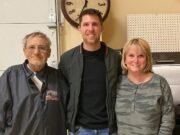 El ícono de NASCAR Denny Hamlin rompió su silencio luego de la trágica muerte de su padre en un incendio en su casa.