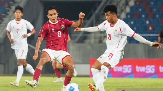 1765628169_693c18dd57663-timnas-indonesia-u-22-vs-myanmar-u-22_665_374.jpg