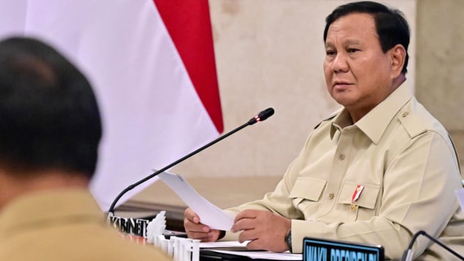 1765936486_69414cf668046-presiden-prabowo-kumpulkan-kepala-daerah-se-papua-di-istana-negara_665_374.jpg