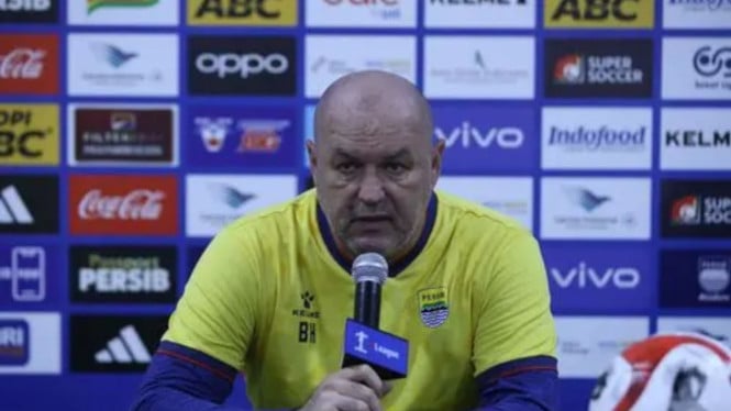 1766343997_69325a702b546-pelatih-persib-bandung-bojan-hodak_665_374.jpg