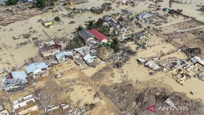 1766813416_69318f0d3853b-kondisi-dari-udara-situasi-bencana-banjir-di-aceh-tamiang_665_374.jpg