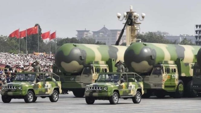 5ee7df6d9a37f-viva-militer-parade-rudal-balistik-nuklir-tentara-pembebasan-rakyat-china-pla_665_374.jpeg