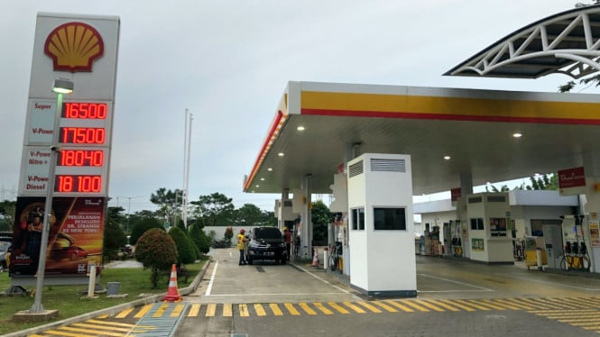 Además de Pertamina, Shell también aumentará los precios del combustible a partir del 1 de diciembre de 2025.