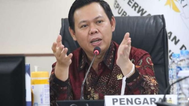 637cbc77c93a9-wakil-ketua-dewan-perwakilan-daerah-dpd-ri-sultan-b-najamudin_665_374.jpeg