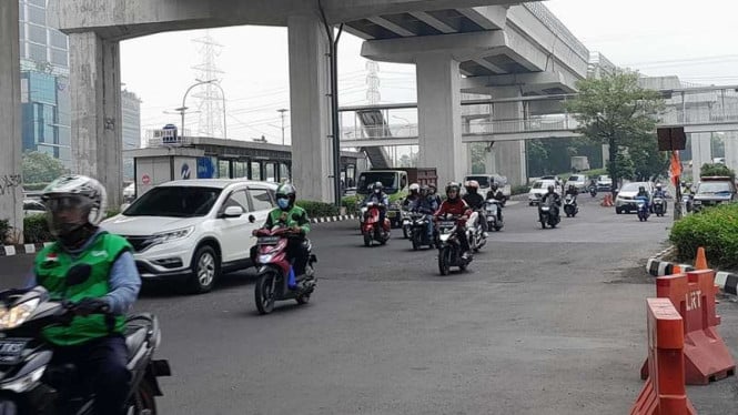 645086748975c-lalu-lintas-di-jakarta_665_374.jpg