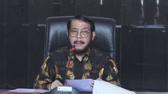 654b4ceaef096-ketua-mk-anwar-usman-saat-jumpa-pers-di-kantor-mahkamah-konstitusi_665_374.jpeg
