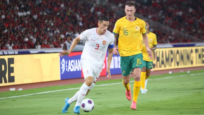 66e05d9296046-jay-idzes-timnas-indonesia-vs-irak-di-kualifikasi-piala-dunia_665_374.jpg
