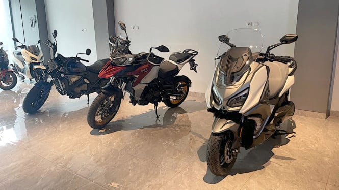 66fe04e6d5464-sepeda-motor-qj-motor_665_374.jpeg