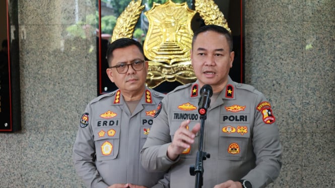 6784e8ce051eb-karopenmas-divisi-humas-polri-brigjen-trunoyudo-wisnu-andiko-kanan_665_374.jpg