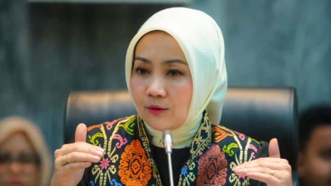 6863a7e2c9598-anggota-komisi-viii-dpr-ri-dari-fraksi-golkar-atalia-praratya_665_374.jpg