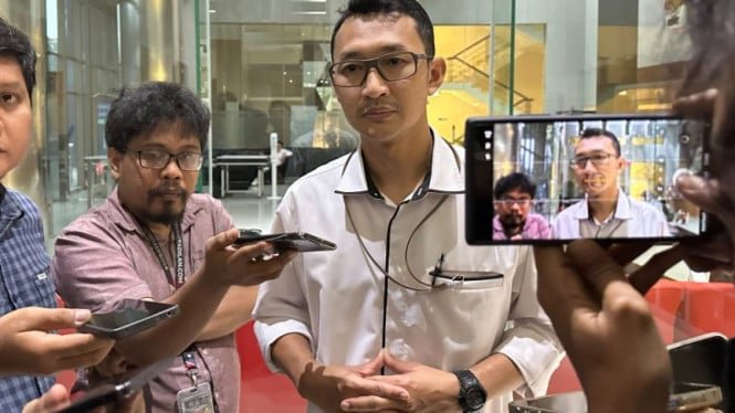 El KPK confiscó varios documentos después de registrar tres lugares en Central Lampung