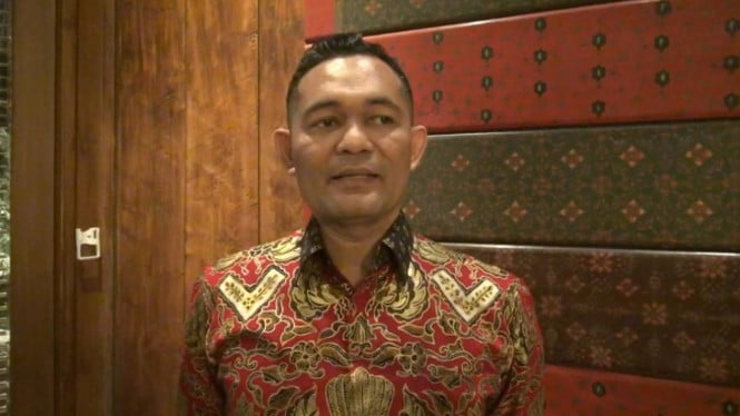 68a34b8a5a0ae-calon-ketua-umum-iluni-ui-boni-hargens_665_374.jpg