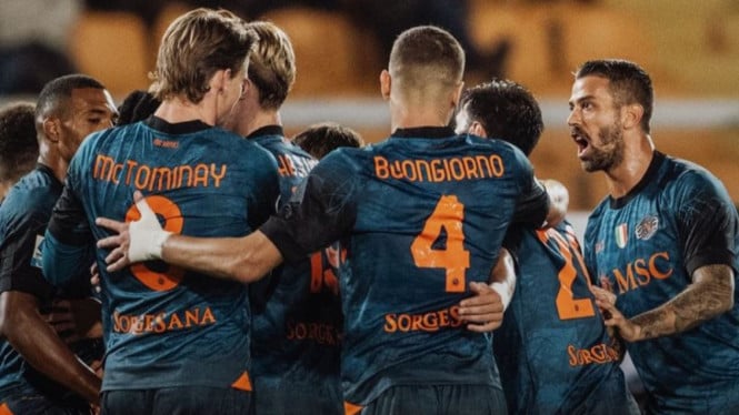690141b77bdde-pemain-napoli-rayakan-gol_665_374.jpg