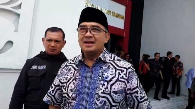 69046a60858af-wali-kota-bandung-muhammad-farhan_665_374.jpg