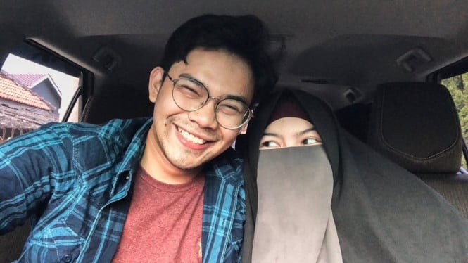 69226f63b076c-insanul-fahmi-dan-wardatina-mawa_665_374.jpeg