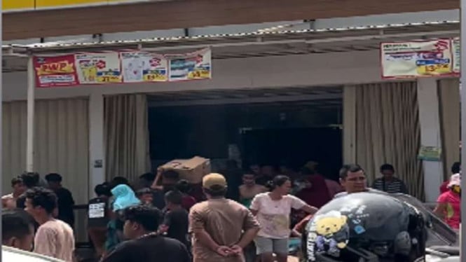 La policía arrestó a 16 personas que asaltaron un minimercado en Sibolga
