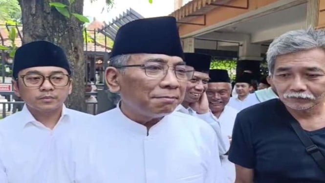 69341a2deff92-ketua-umum-pbnu-k-h-yahya-cholil-staquf_665_374.jpg