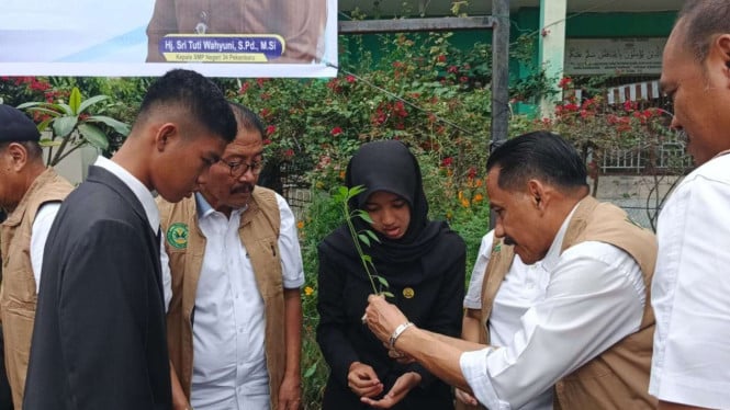 693593274c315-yspn-melaksanakan-program-edukasi-pertanian-berbasis-sekolah_665_374.jpg
