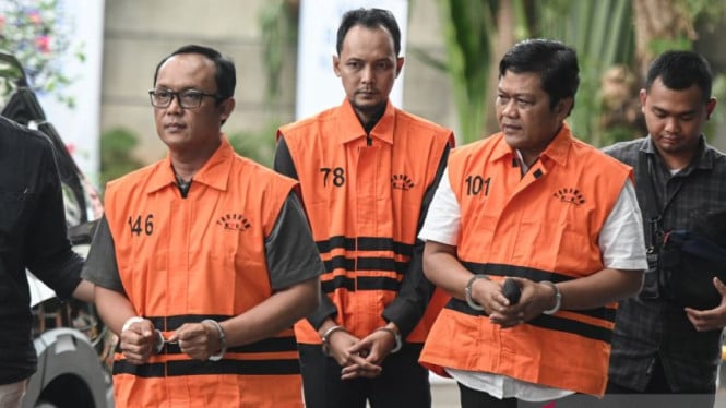 693ab41d747e7-bupati-lampung-tengah-periode-2025-2030-ardito-wijaya-kiri_665_374.jpg