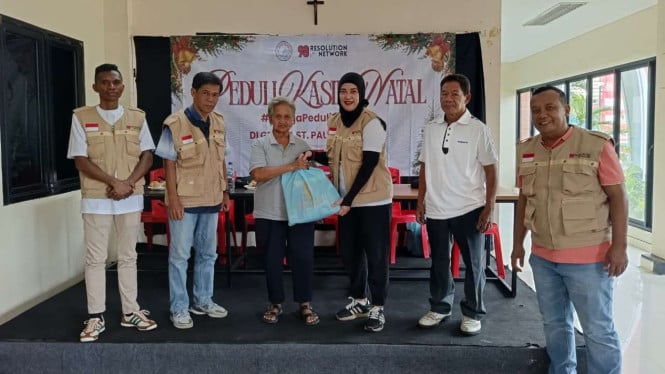 693d5ad3df45b-pembagian-paket-bantuan-presiden-ke-masyarakat-rentan-ekonomi_665_374.jpg
