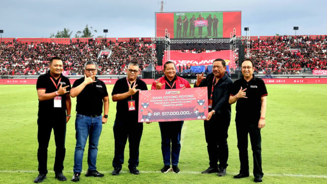 693d6a2960db9-donasi-penjualan-merchandise-soekarno-cup-2025-dan-sumbangan-suporter_665_374.jpg
