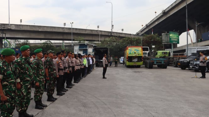 6947aa889ce6d-apel-pengamanan-jakarta-utara-berzikir-dan-berselawat_665_374.jpg