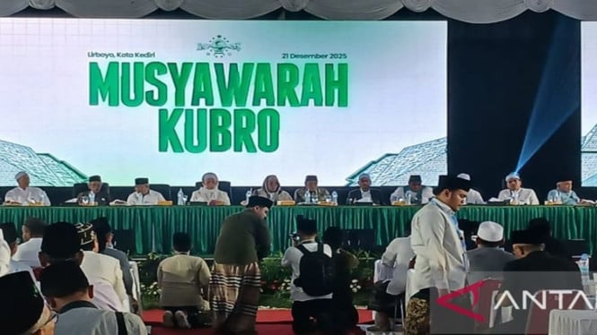 6947e8e1a224d-kegiatan-forum-musyawarah-kubro-di-pondok-pesantren-lirboyo-kediri-jawa-timur_665_374.jpeg