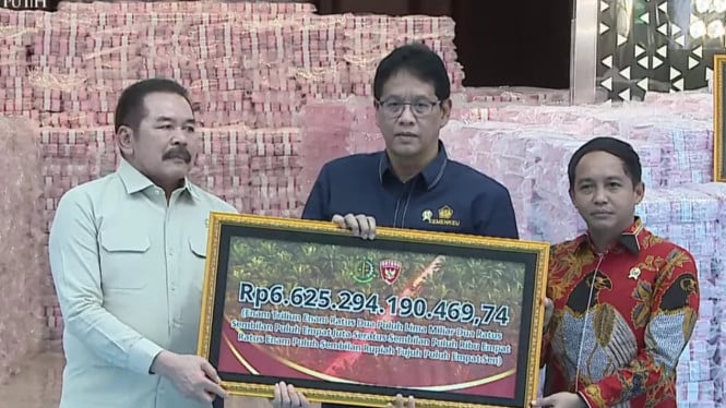 694bb450dac76-kejagung-serahkan-rp-6-6-triliun-hasil-penertiban-satgas-pkh-ke-negara_665_374.jpg