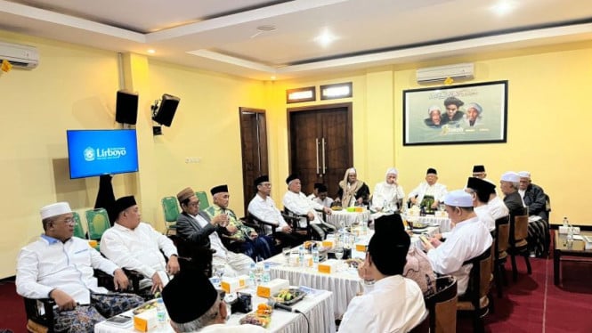 694d590c634cc-rais-aam-kh-miftachul-akhyar-dan-ketua-umum-pbnu-gus-yahya-islah_665_374.jpg